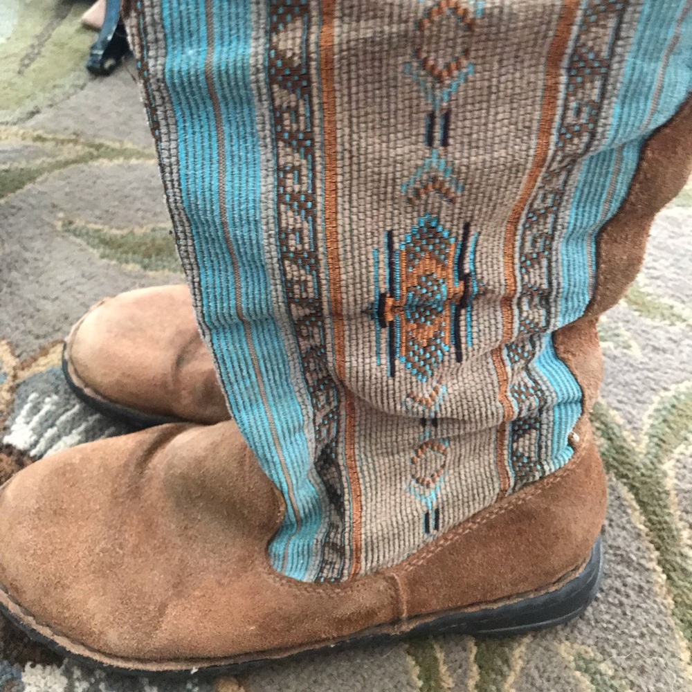 Minnetonka turquoise mix boot